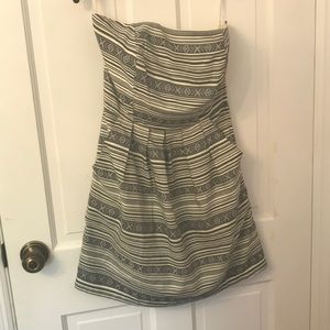 Strapless dress with pockets